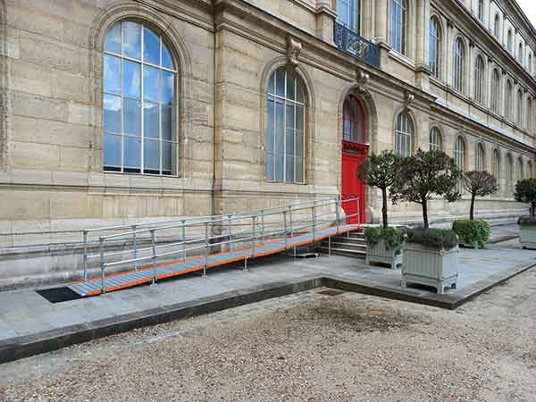 Pose d'une rampe handicapé fixe sur mesure en France